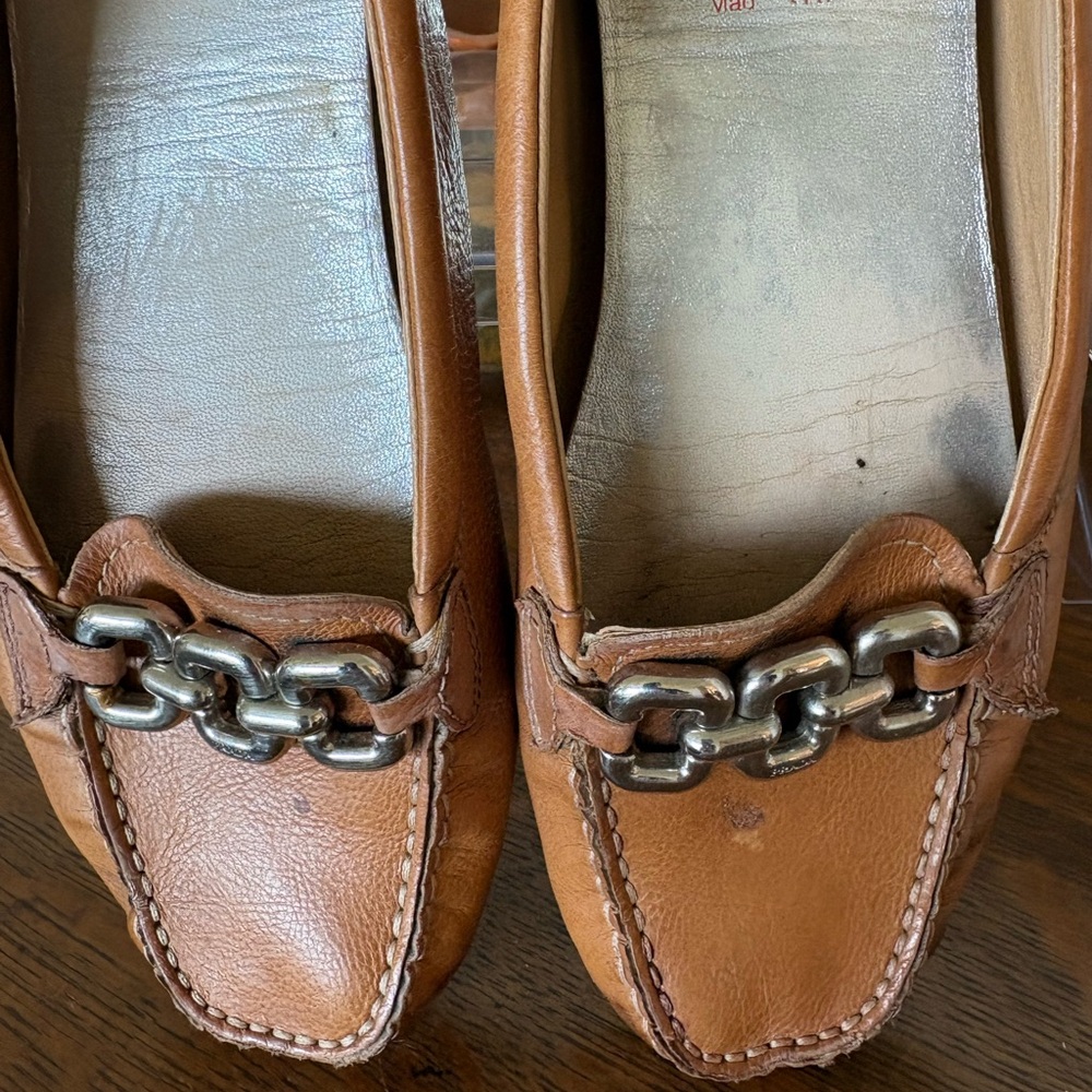 Vintage Prada, driving shoes, leather with metal chain accents. 37.5/Size 7 US. - Picture 11 of 12